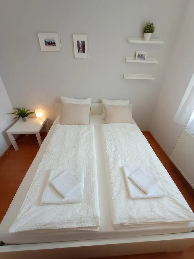 Budapest Airport Apartment 0*,