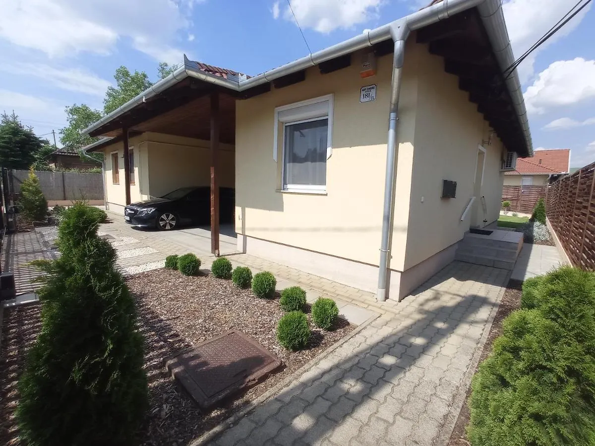 Budapest Airport Apartment 0*,